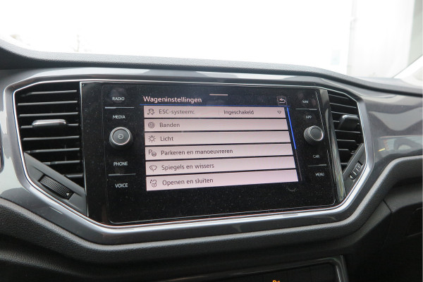 Volkswagen T-Roc 1.5 TSI 150pk Sport, Led , Adaptive cruise, Keyless , Virtual cockpit, Lane assist, Side assist, Stoelverwarming, PDC , Achteruitrijcamera, Buitenspiegels inklapbaar, Carplay , DAB+ etc.