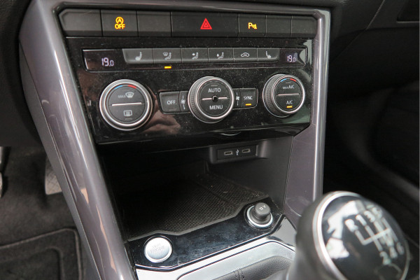 Volkswagen T-Roc 1.5 TSI 150pk Sport, Led , Adaptive cruise, Keyless , Virtual cockpit, Lane assist, Side assist, Stoelverwarming, PDC , Achteruitrijcamera, Buitenspiegels inklapbaar, Carplay , DAB+ etc.