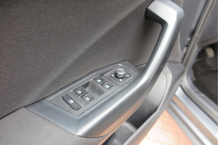 Volkswagen T-Roc 1.5 TSI 150pk Sport, Led , Adaptive cruise, Keyless , Virtual cockpit, Lane assist, Side assist, Stoelverwarming, PDC , Achteruitrijcamera, Buitenspiegels inklapbaar, Carplay , DAB+ etc.