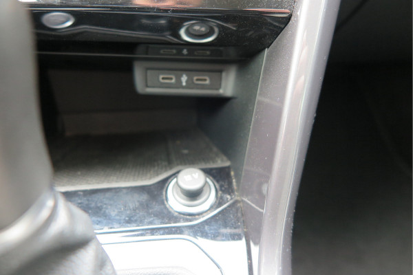 Volkswagen T-Roc 1.5 TSI 150pk Sport, Led , Adaptive cruise, Keyless , Virtual cockpit, Lane assist, Side assist, Stoelverwarming, PDC , Achteruitrijcamera, Buitenspiegels inklapbaar, Carplay , DAB+ etc.