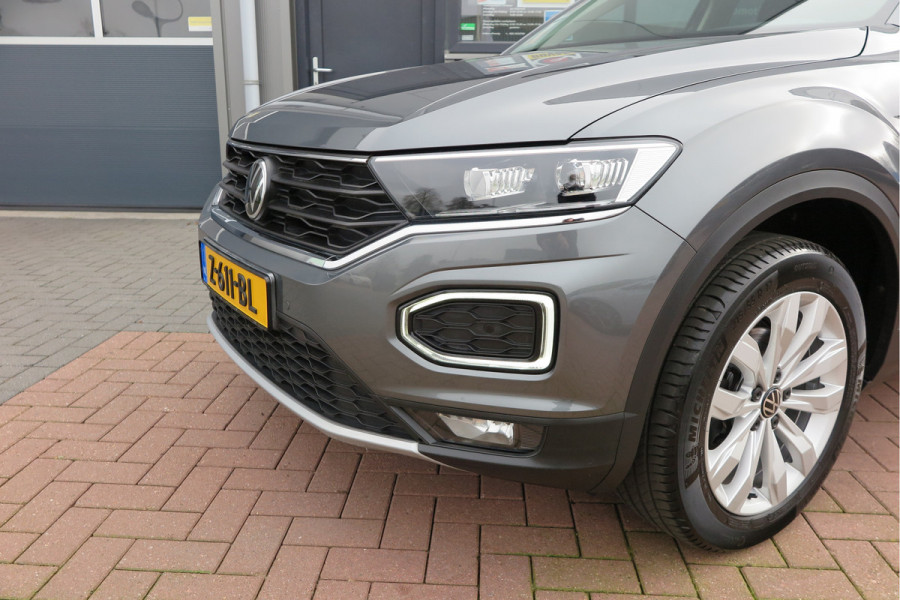 Volkswagen T-Roc 1.5 TSI 150pk Sport, Led , Adaptive cruise, Keyless , Virtual cockpit, Lane assist, Side assist, Stoelverwarming, PDC , Achteruitrijcamera, Buitenspiegels inklapbaar, Carplay , DAB+ etc.
