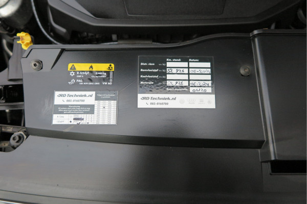 Volkswagen T-Roc 1.5 TSI 150pk Sport, Led , Adaptive cruise, Keyless , Virtual cockpit, Lane assist, Side assist, Stoelverwarming, PDC , Achteruitrijcamera, Buitenspiegels inklapbaar, Carplay , DAB+ etc.