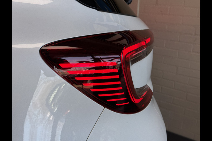 Renault Captur 1.3 TCe 140 R.S. Line | Groot Navi | Pano | Camera | 18" | Carplay | Led 100% Dealer onderhouden!