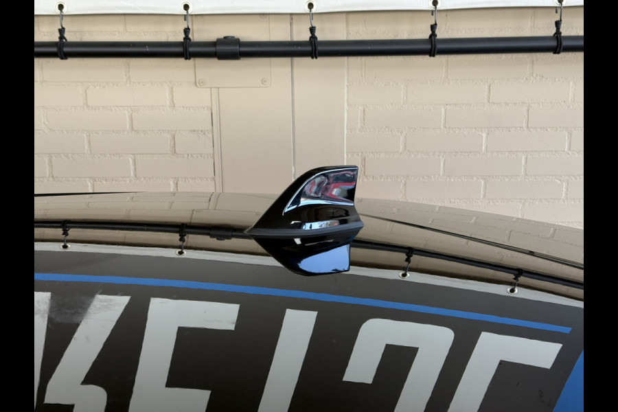 Renault Captur 1.3 TCe 140 R.S. Line | Groot Navi | Pano | Camera | 18" | Carplay | Led 100% Dealer onderhouden!