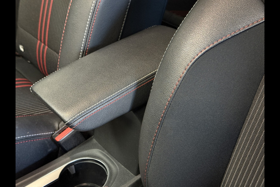 Renault Captur 1.3 TCe 140 R.S. Line | Groot Navi | Pano | Camera | 18" | Carplay | Led 100% Dealer onderhouden!