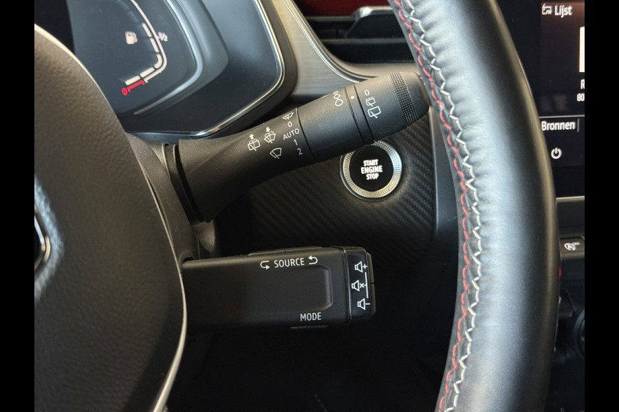 Renault Captur 1.3 TCe 140 R.S. Line | Groot Navi | Pano | Camera | 18" | Carplay | Led 100% Dealer onderhouden!