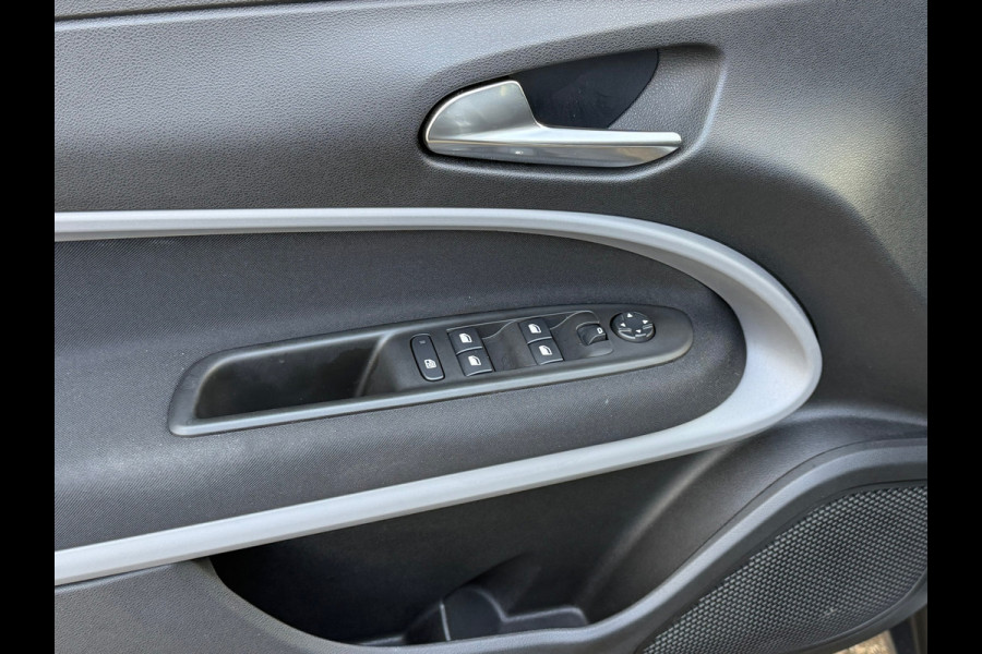 Jeep Avenger 1.2 Altitude / Navi Carplay / Climate / Cruise / Parkeersensor / Lichtmetaal.