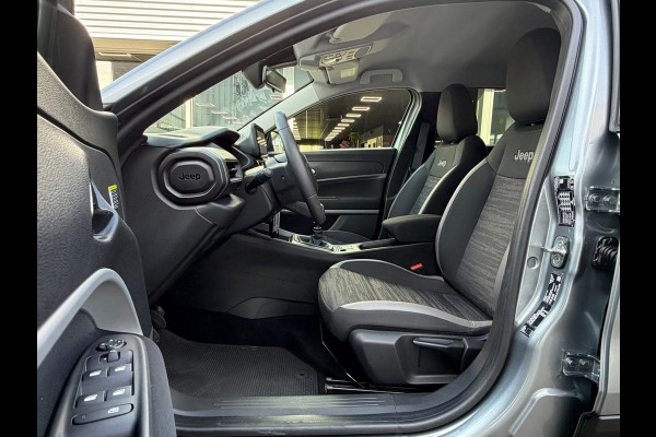 Jeep Avenger 1.2 Altitude / Navi Carplay / Climate / Cruise / Parkeersensor / Lichtmetaal.