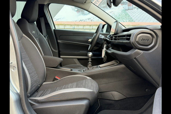 Jeep Avenger 1.2 Altitude / Navi Carplay / Climate / Cruise / Parkeersensor / Lichtmetaal.