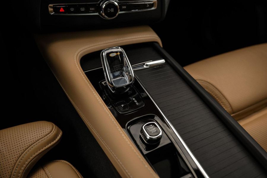 Volvo XC90 2.0 T8 Recharge AWD Ultimate Bright B&W Four-C VOL