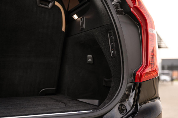 Volvo XC90 2.0 T8 Recharge AWD Ultimate Bright B&W Four-C VOL