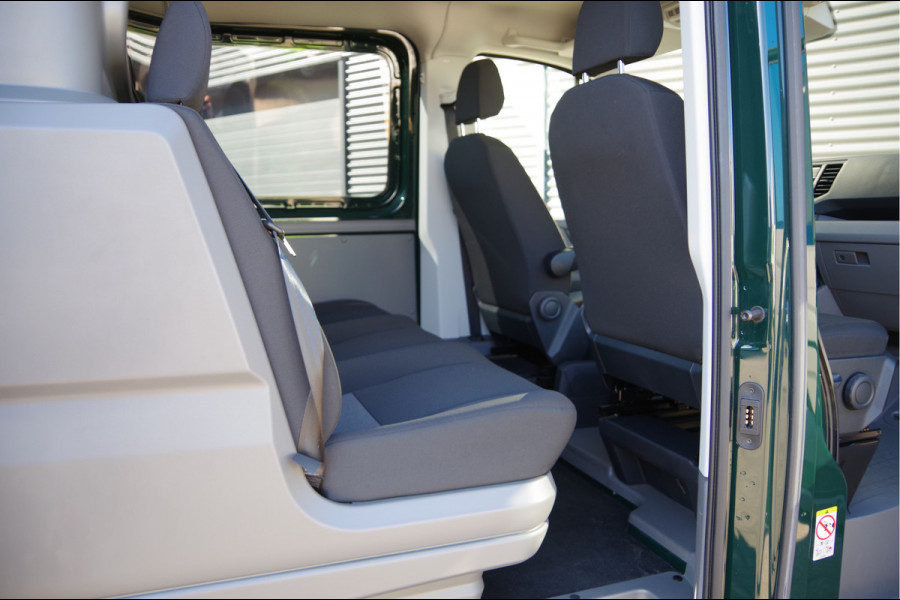 Volkswagen Crafter 35 2.0 TDI L3H2 DC-5P, 140PK AUT. LED, TREKHAAK, STOELVERWARMING, STANDKACHEL, CAMERA, PARKEERSENSOREN, AIRCO, CARPLAY, DUBBELE