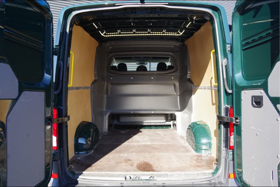 Volkswagen Crafter 35 2.0 TDI L3H2 DC-5P, 140PK AUT. LED, TREKHAAK, STOELVERWARMING, STANDKACHEL, CAMERA, PARKEERSENSOREN, AIRCO, CARPLAY, DUBBELE