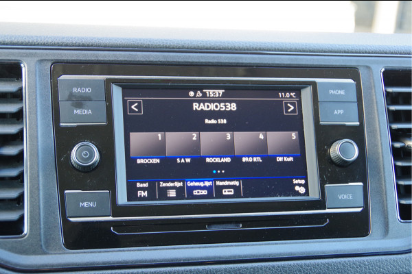 Volkswagen Crafter 35 2.0 TDI L3H2 DC-5P, 140PK AUT. LED, TREKHAAK, STOELVERWARMING, STANDKACHEL, CAMERA, PARKEERSENSOREN, AIRCO, CARPLAY, DUBBELE
