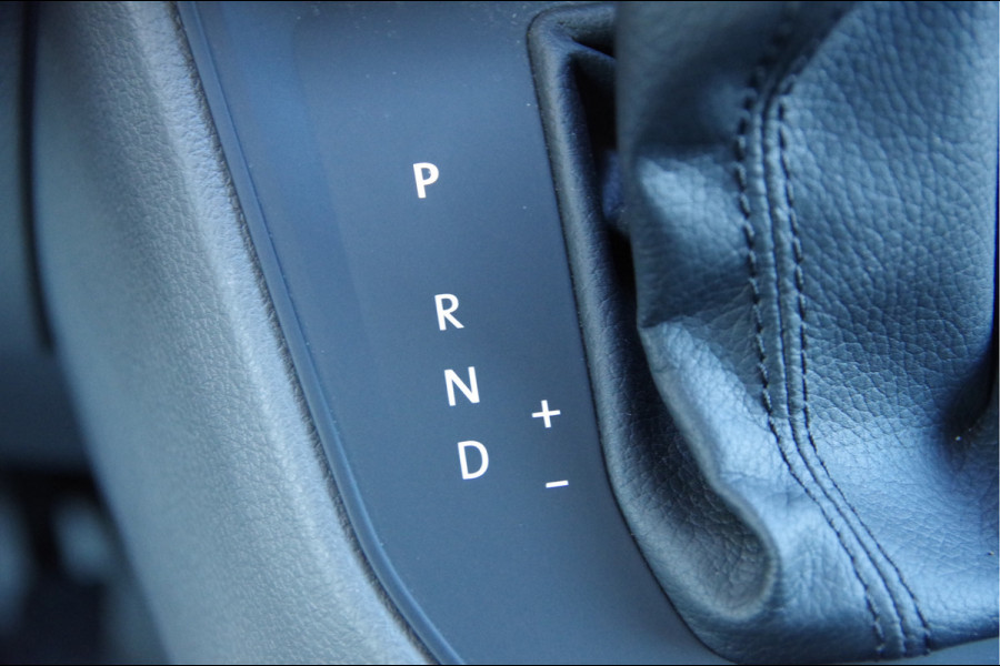 Volkswagen Crafter 35 2.0 TDI L3H2 DC-5P, 140PK AUT. LED, TREKHAAK, STOELVERWARMING, STANDKACHEL, CAMERA, PARKEERSENSOREN, AIRCO, CARPLAY, DUBBELE