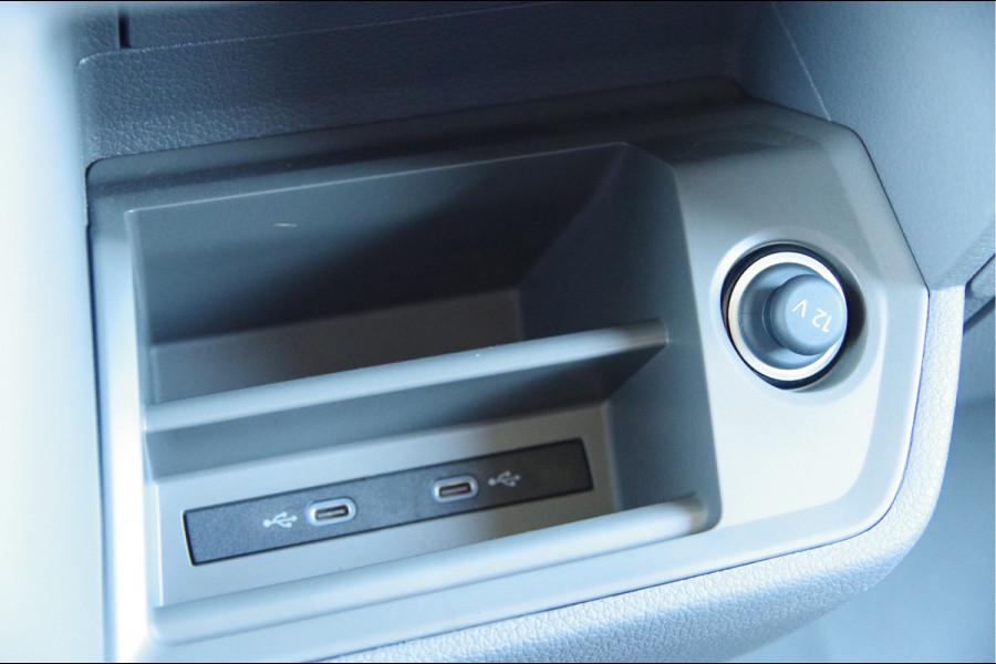 Volkswagen Crafter 35 2.0 TDI L3H2 DC-5P, 140PK AUT. LED, TREKHAAK, STOELVERWARMING, STANDKACHEL, CAMERA, PARKEERSENSOREN, AIRCO, CARPLAY, DUBBELE