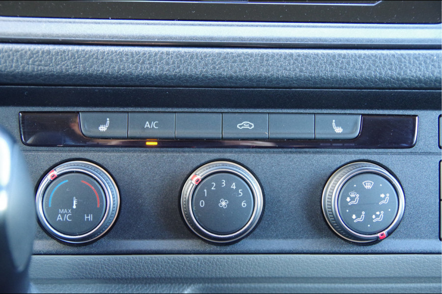 Volkswagen Crafter 35 2.0 TDI L3H2 DC-5P, 140PK AUT. LED, TREKHAAK, STOELVERWARMING, STANDKACHEL, CAMERA, PARKEERSENSOREN, AIRCO, CARPLAY, DUBBELE