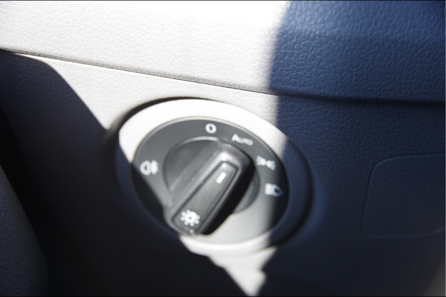 Volkswagen Crafter 35 2.0 TDI L3H2 DC-5P, 140PK AUT. LED, TREKHAAK, STOELVERWARMING, STANDKACHEL, CAMERA, PARKEERSENSOREN, AIRCO, CARPLAY, DUBBELE