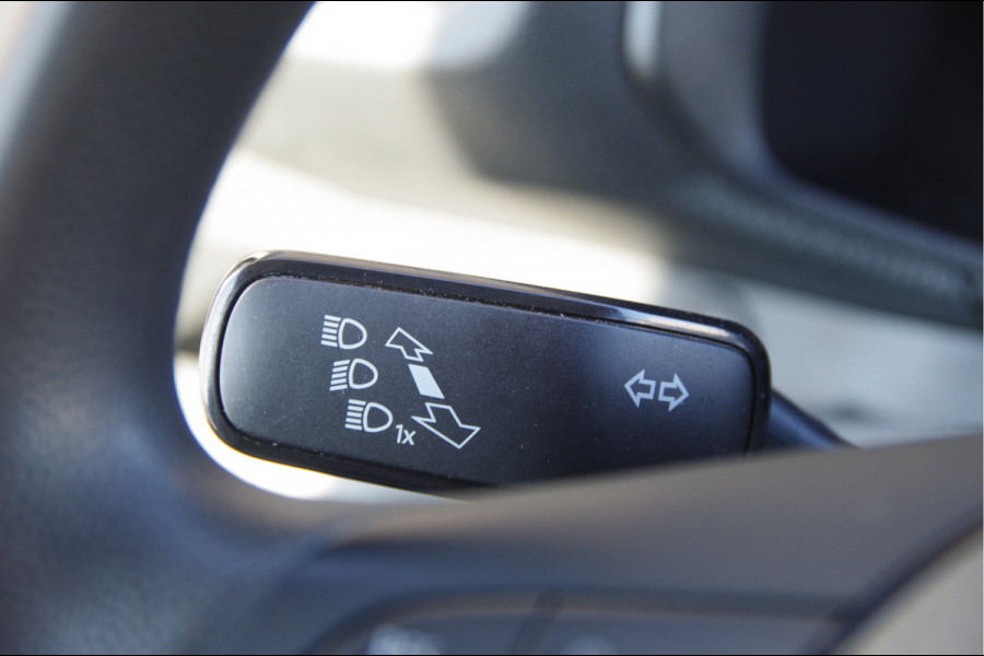 Volkswagen Crafter 35 2.0 TDI L3H2 DC-5P, 140PK AUT. LED, TREKHAAK, STOELVERWARMING, STANDKACHEL, CAMERA, PARKEERSENSOREN, AIRCO, CARPLAY, DUBBELE