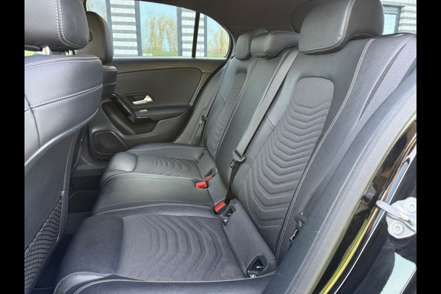 Mercedes-Benz A-Klasse 180 d Launch Edition 1e eigenaar
