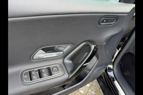 Mercedes-Benz A-Klasse 180 d Launch Edition 1e eigenaar