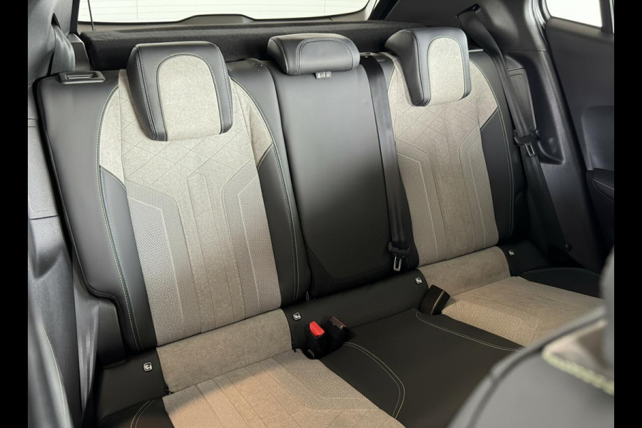 Peugeot e-2008 EV GT Pack 50 kWh | 3 fase | SOH 96,1% | Panoramadak | Prijs is rijklaar