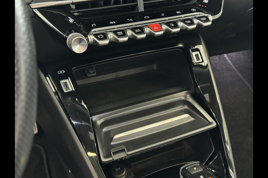 Peugeot e-2008 EV GT Pack 50 kWh | 3 fase | SOH 96,1% | Panoramadak | Prijs is rijklaar