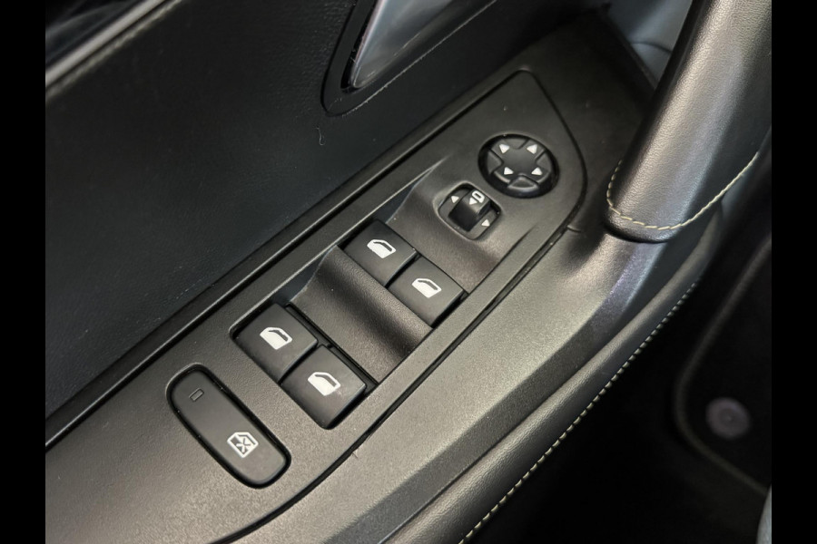 Peugeot e-2008 EV GT Pack 50 kWh | 3 fase | SOH 96,1% | Panoramadak | Prijs is rijklaar