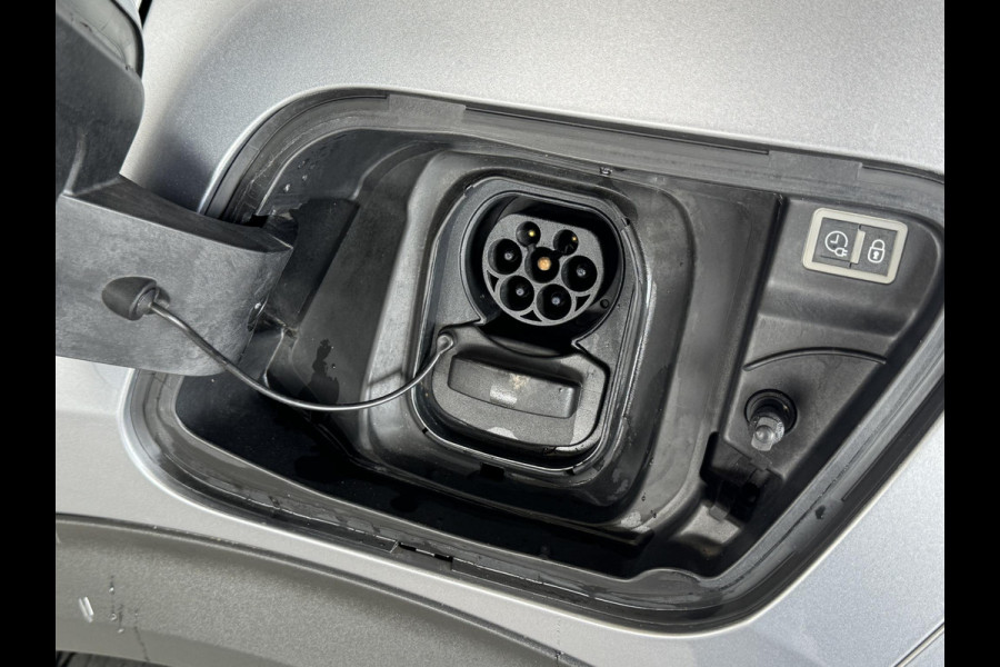 Peugeot e-2008 EV GT Pack 50 kWh | 3 fase | SOH 96,1% | Panoramadak | Prijs is rijklaar