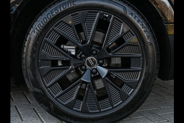 Audi Q8 e-tron 55 quattro Advanced Edition Plus 115 kWh | Panoramdak | Ambiance interieur | Adaptive Cruise | NL-Auto | Memory seats | Keyless