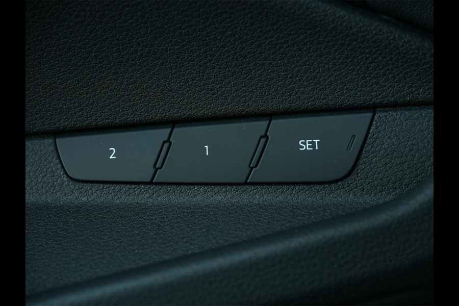 Audi Q8 e-tron 55 quattro Advanced Edition Plus 115 kWh | Panoramdak | Ambiance interieur | Adaptive Cruise | NL-Auto | Memory seats | Keyless