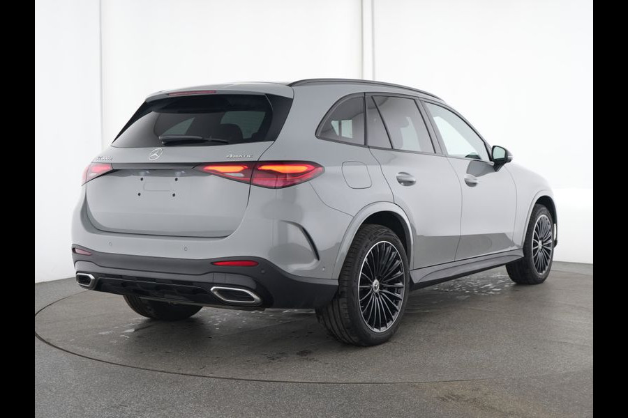 Mercedes-Benz GLC 300 e 4MATIC AMG Plug-In Hybride AMG Line | Night Pakket | Digital Licht | Trekhaak | Distronic | Memory Voorstoelen | Stoel en Stuurverwarming. Inclusief 24 maanden Mercedes-Benz Certified garantie voor Europa.