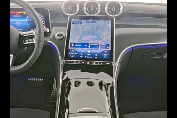 Mercedes-Benz GLC 300 e 4MATIC AMG Plug-In Hybride AMG Line | Night Pakket | Digital Licht | Trekhaak | Distronic | Memory Voorstoelen | Stoel en Stuurverwarming. Inclusief 24 maanden Mercedes-Benz Certified garantie voor Europa.