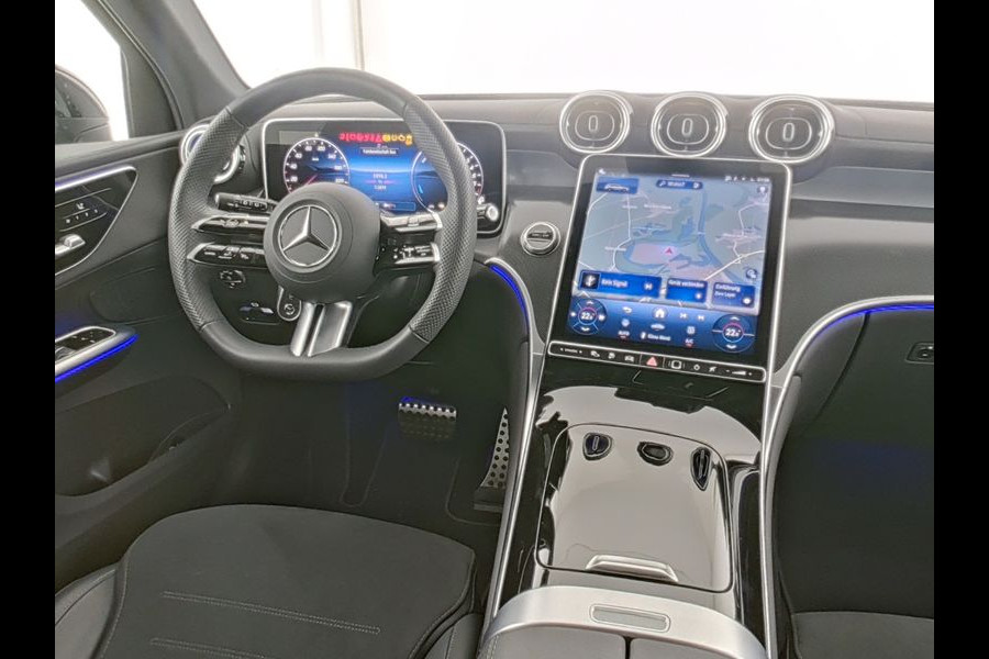 Mercedes-Benz GLC 300 e 4MATIC AMG Plug-In Hybride AMG Line | Night Pakket | Digital Licht | Trekhaak | Distronic | Memory Voorstoelen | Stoel en Stuurverwarming. Inclusief 24 maanden Mercedes-Benz Certified garantie voor Europa.