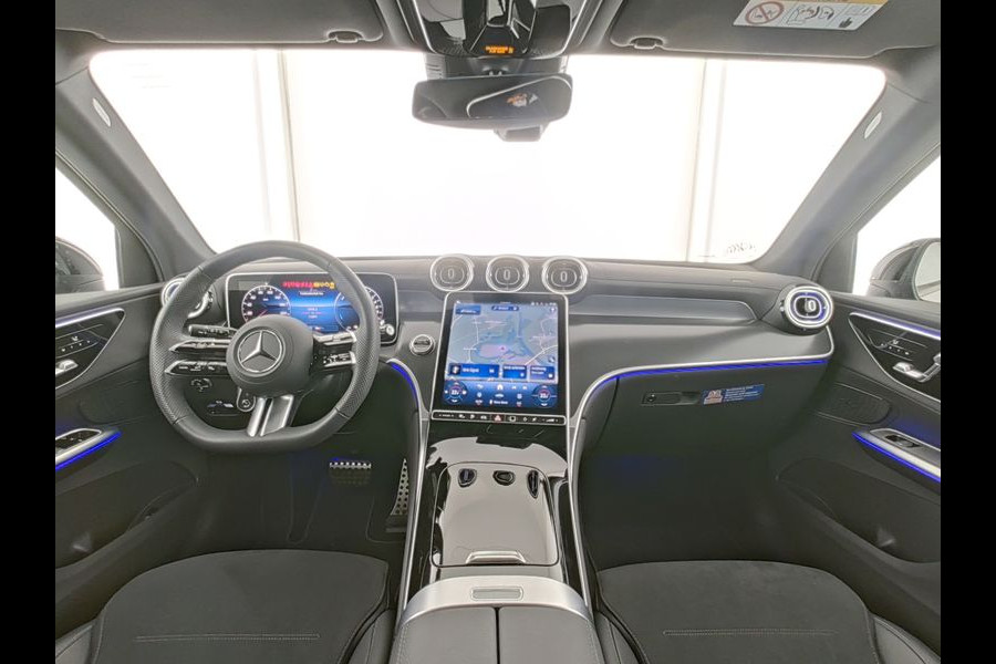 Mercedes-Benz GLC 300 e 4MATIC AMG Plug-In Hybride AMG Line | Night Pakket | Digital Licht | Trekhaak | Distronic | Memory Voorstoelen | Stoel en Stuurverwarming. Inclusief 24 maanden Mercedes-Benz Certified garantie voor Europa.