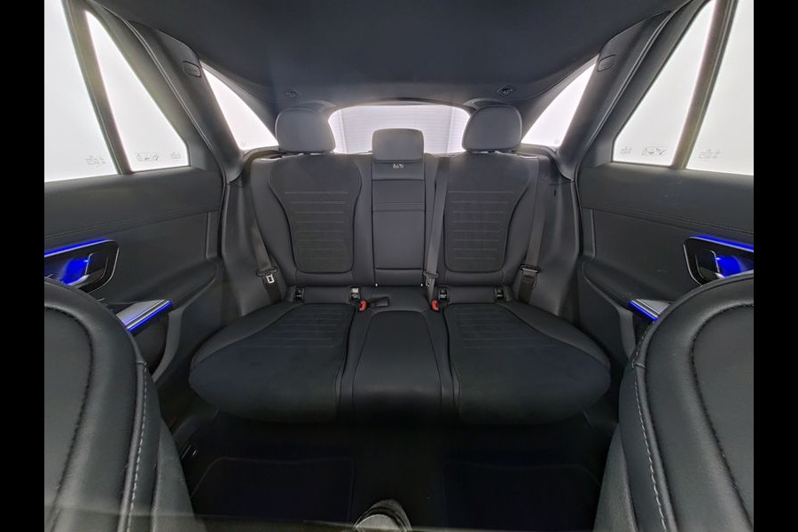 Mercedes-Benz GLC 300 e 4MATIC AMG Plug-In Hybride AMG Line | Night Pakket | Digital Licht | Trekhaak | Distronic | Memory Voorstoelen | Stoel en Stuurverwarming. Inclusief 24 maanden Mercedes-Benz Certified garantie voor Europa.