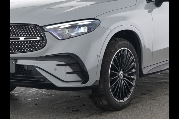 Mercedes-Benz GLC 300 e 4MATIC AMG Plug-In Hybride AMG Line | Night Pakket | Digital Licht | Trekhaak | Distronic | Memory Voorstoelen | Stoel en Stuurverwarming. Inclusief 24 maanden Mercedes-Benz Certified garantie voor Europa.