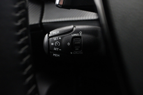 Peugeot 2008 1.2 PureTech Allure |Navi|Camera|