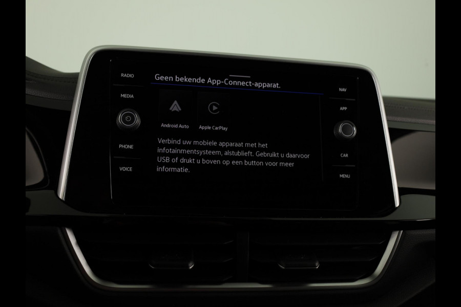 Volkswagen T-Roc 1.5 TSI R-Line 150 PK DSG | Navigatie | Trekhaak afneembaar | ErgoActive Stoel Pakket | Parkeercamera |