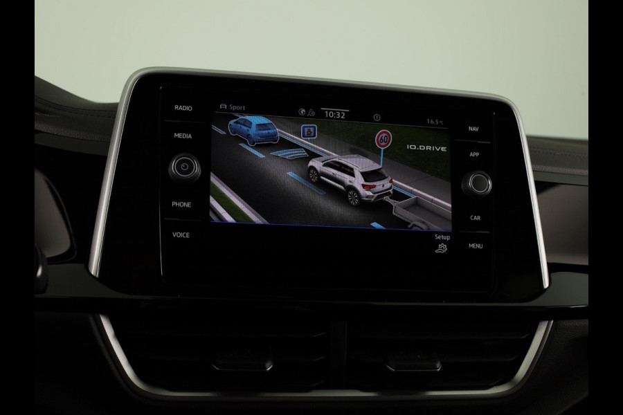 Volkswagen T-Roc 1.5 TSI R-Line 150 PK DSG | Navigatie | Trekhaak afneembaar | ErgoActive Stoel Pakket | Parkeercamera |