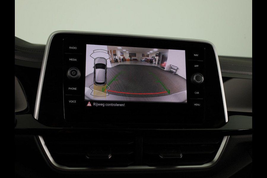 Volkswagen T-Roc 1.5 TSI R-Line 150 PK DSG | Navigatie | Trekhaak afneembaar | ErgoActive Stoel Pakket | Parkeercamera |