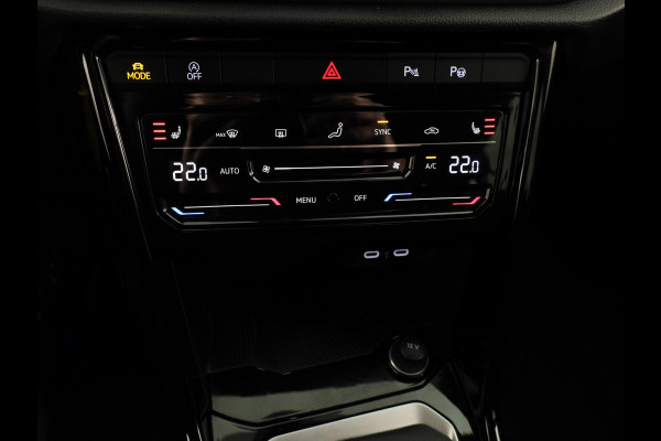 Volkswagen T-Roc 1.5 TSI R-Line 150 PK DSG | Navigatie | Trekhaak afneembaar | ErgoActive Stoel Pakket | Parkeercamera |