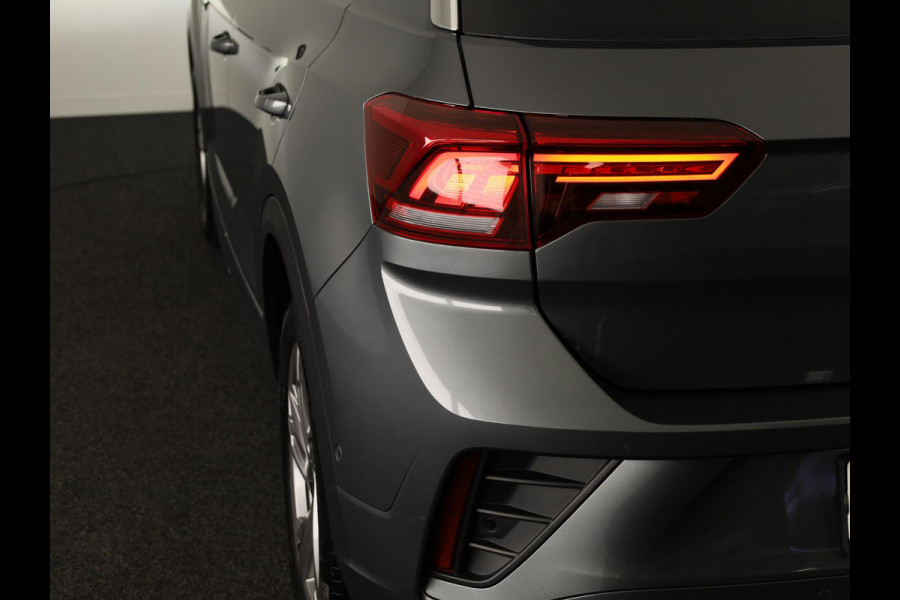 Volkswagen T-Roc 1.5 TSI R-Line 150 PK DSG | Navigatie | Trekhaak afneembaar | ErgoActive Stoel Pakket | Parkeercamera |