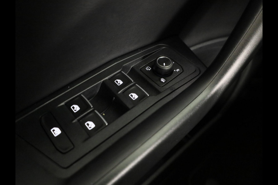 Volkswagen T-Roc 1.5 TSI R-Line 150 PK DSG | Navigatie | Trekhaak afneembaar | ErgoActive Stoel Pakket | Parkeercamera |