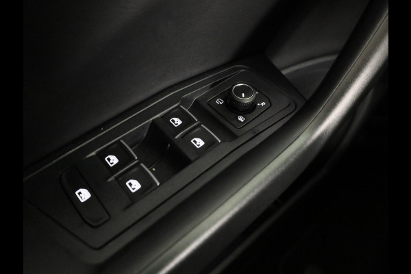Volkswagen T-Roc 1.5 TSI R-Line 150 PK DSG | Navigatie | Trekhaak afneembaar | ErgoActive Stoel Pakket | Parkeercamera |