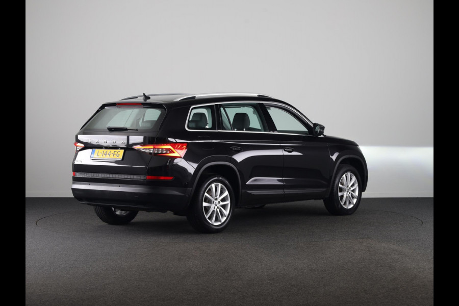 Škoda Kodiaq 1.5 TSI Business Edition Plus 150 pk | Lederen bekleding | Elektrisch verstelbare bestuurdersstoel|  Navigatie | Parkeersensoren (Park assist) | Rondomzicht camera | Stoelverwarming v/a |