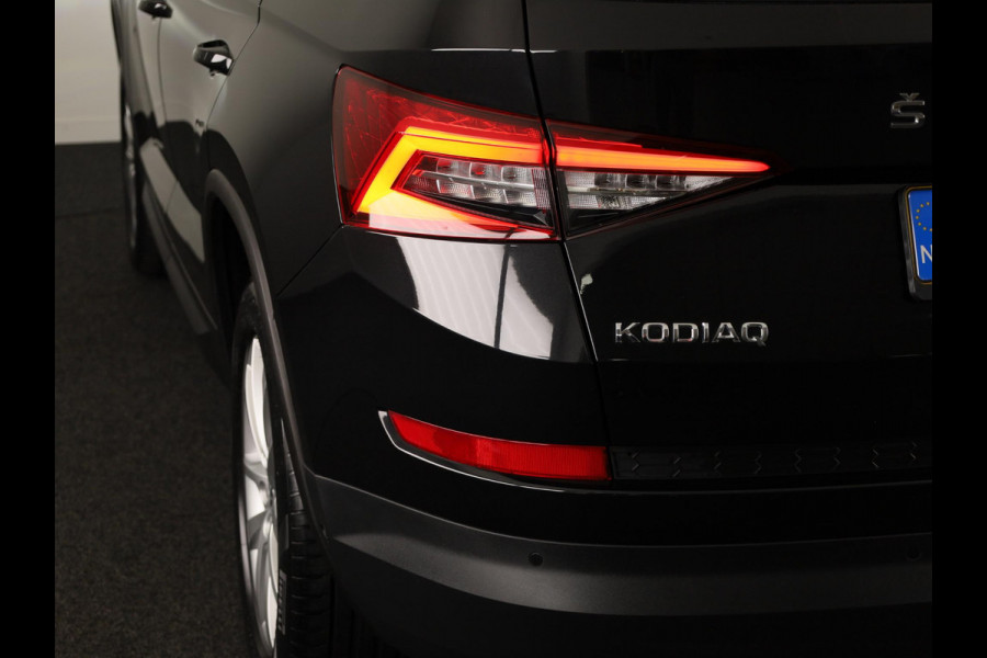 Škoda Kodiaq 1.5 TSI Business Edition Plus 150 pk | Lederen bekleding | Elektrisch verstelbare bestuurdersstoel|  Navigatie | Parkeersensoren (Park assist) | Rondomzicht camera | Stoelverwarming v/a |