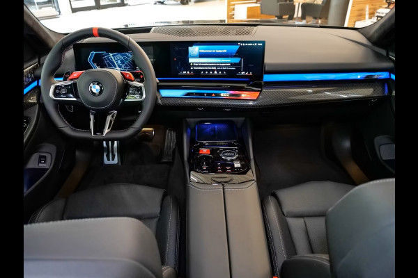 BMW 5 Serie Touring M5 ** M-DRIVER PACK (305 km/h), M-REMMEN, PANO, TREKH, MERINO LEDER, 20/21 INCH LMV ** 1e EIG - UNFALLFREI - Ex BMW AG ** ** INFORMEER OOK NAAR ONZE AANTREKKELIJKE FINANCIAL-LEASE TARIEVEN **