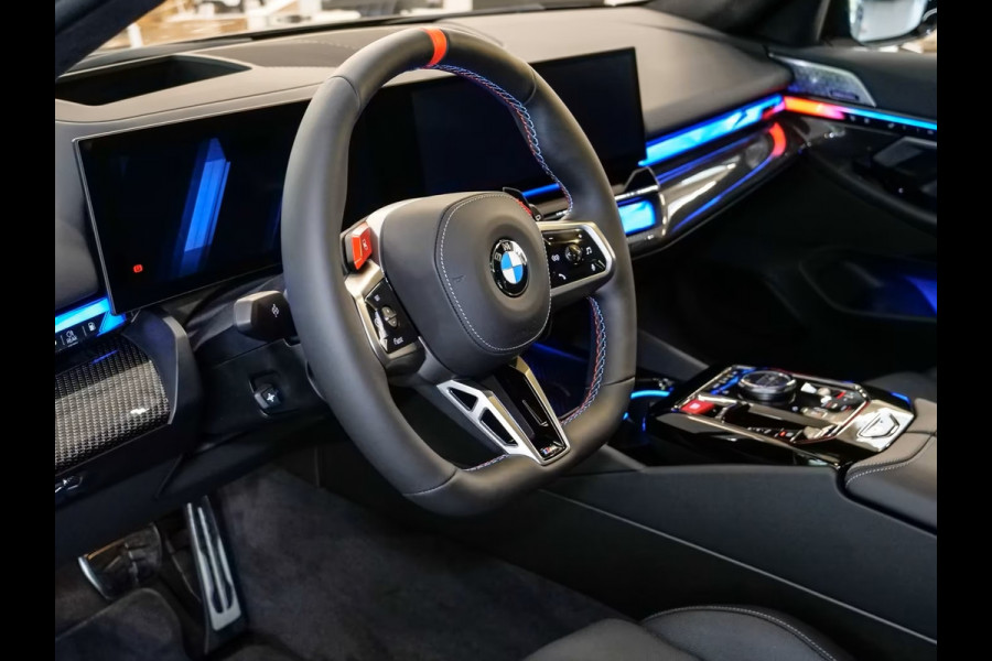 BMW 5 Serie Touring M5 ** M-DRIVER PACK (305 km/h), M-REMMEN, PANO, TREKH, MERINO LEDER, 20/21 INCH LMV ** 1e EIG - UNFALLFREI - Ex BMW AG ** ** INFORMEER OOK NAAR ONZE AANTREKKELIJKE FINANCIAL-LEASE TARIEVEN **