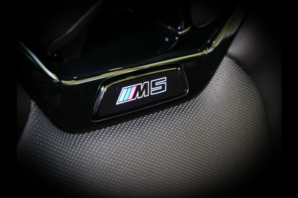 BMW 5 Serie Touring M5 ** M-DRIVER PACK (305 km/h), M-REMMEN, PANO, TREKH, MERINO LEDER, 20/21 INCH LMV ** 1e EIG - UNFALLFREI - Ex BMW AG ** ** INFORMEER OOK NAAR ONZE AANTREKKELIJKE FINANCIAL-LEASE TARIEVEN **